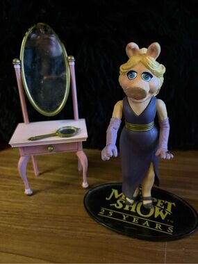 Miss Piggy action figure complete retro muppets